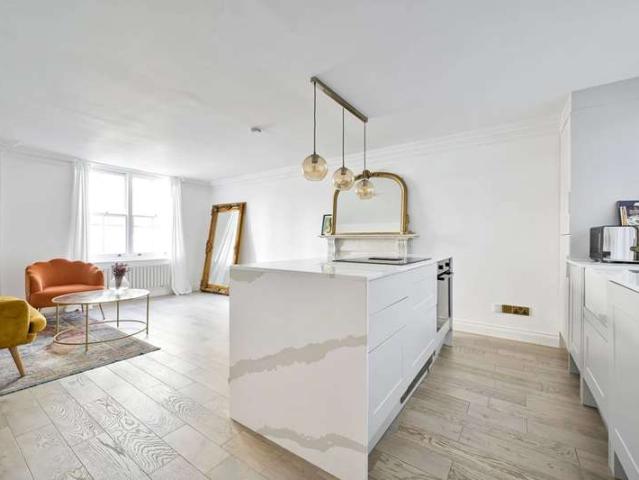 Flat for sale in South Kensington, Earl's Court
