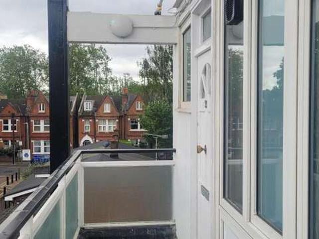 Flat for sale in Furzedown, Greater London