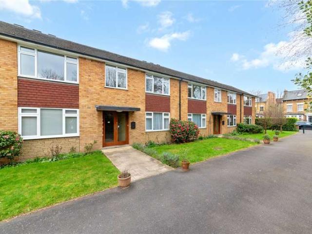 Flat for sale in Tulse Hill, Greater London