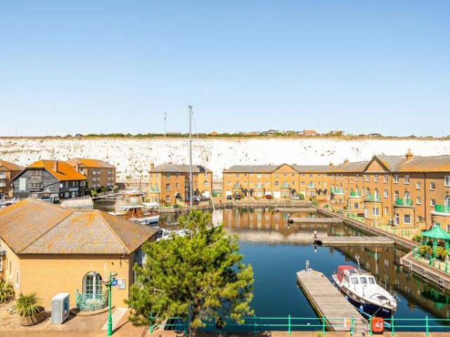 Flat for sale in Brighton Marina, Roedean