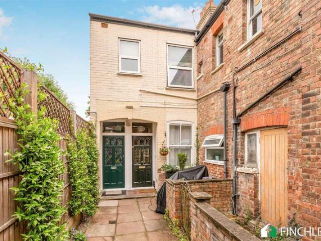 Flat for sale in Finchley, Greater London