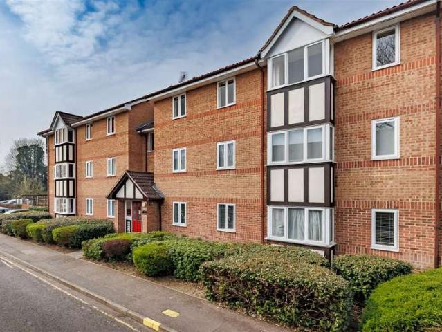 Flat for sale in Ivy Chimneys, Epping