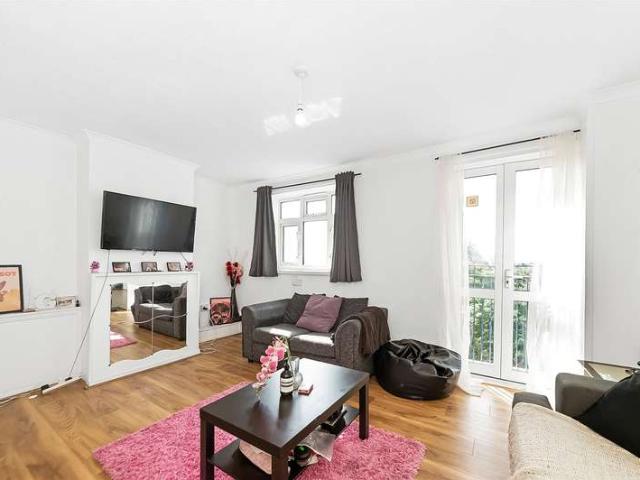 Flat for sale in London Borough of Merton, Mitcham