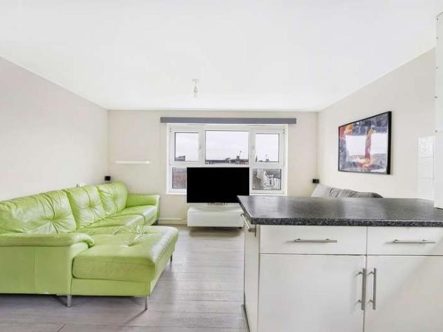 Flat for sale in Harringay, Greater London