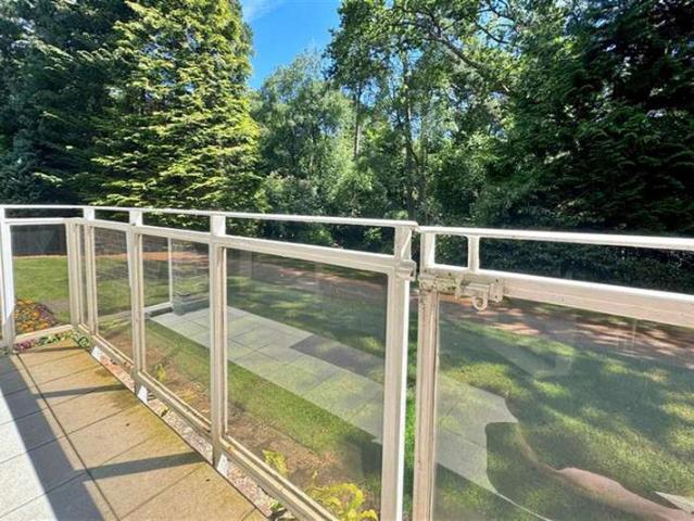 Flat for rent in Branksome Chine, Poole