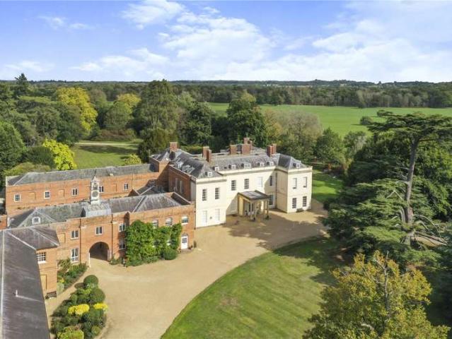 Flat for sale in Swallowfield