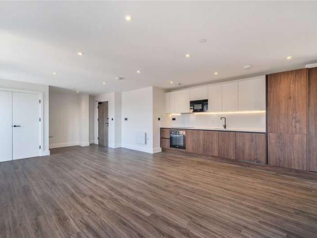 Flat for sale in Gerrards Cross, Denham