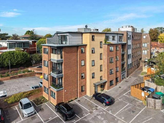 Flat for sale in Leatherhead, Mole Valley