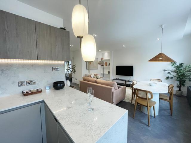 Apartment for rent in Queen's Park, Greater London