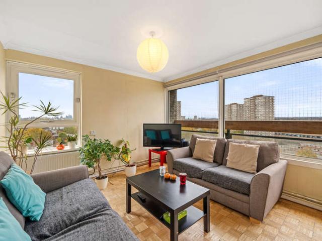 Flat for sale in Battersea, Greater London