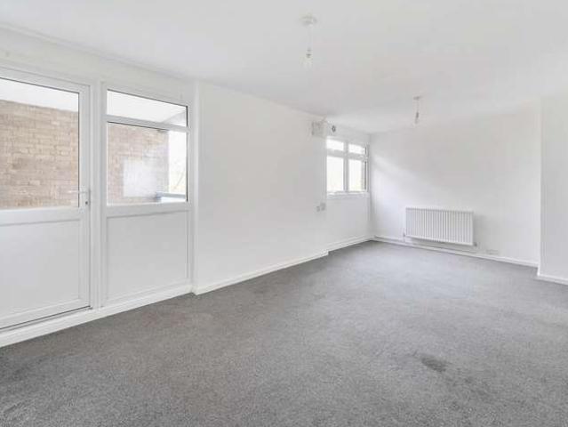 Flat for sale in Wallington, Greater London
