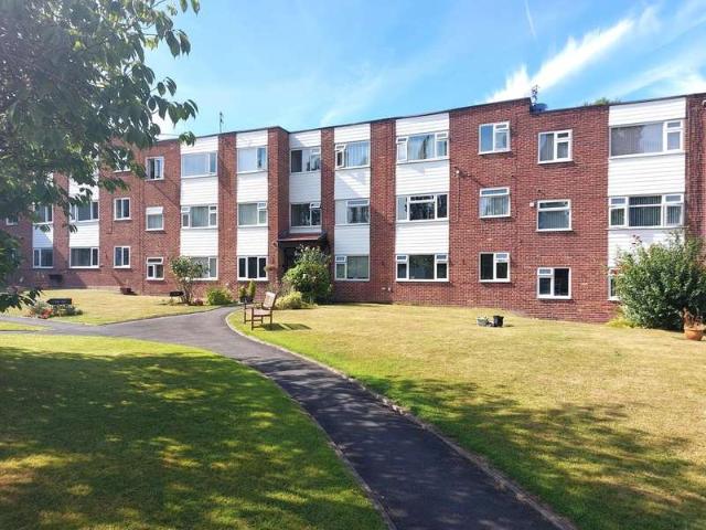Flat for sale in Besses o' th' Barn, Bury