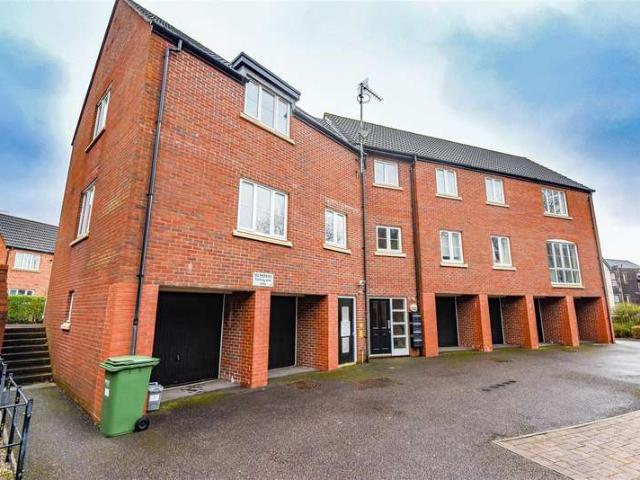 Flat for sale in Dursley, School House