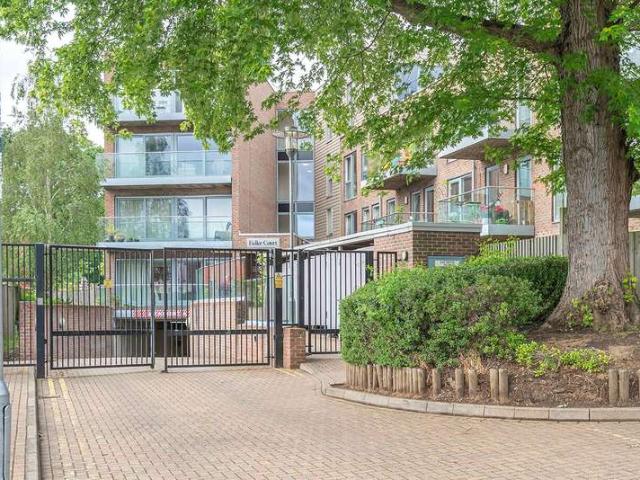 Flat for sale in London Borough of Haringey, Greater London