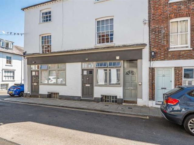 Flat for sale in Arundel, Clapham