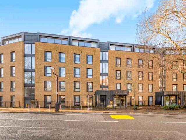 Flat for sale in Highbury, Greater London