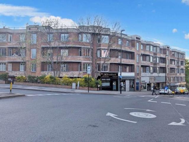 Flat for sale in London Borough of Lewisham, Blackheath