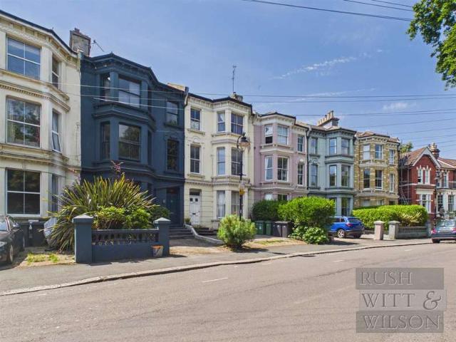 Flat for sale in Blacklands, Guestling Green