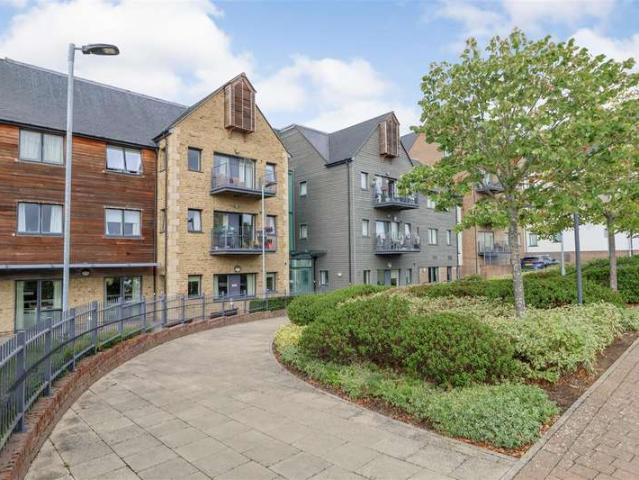 Flat for sale in Wickhurst Green, Horsham