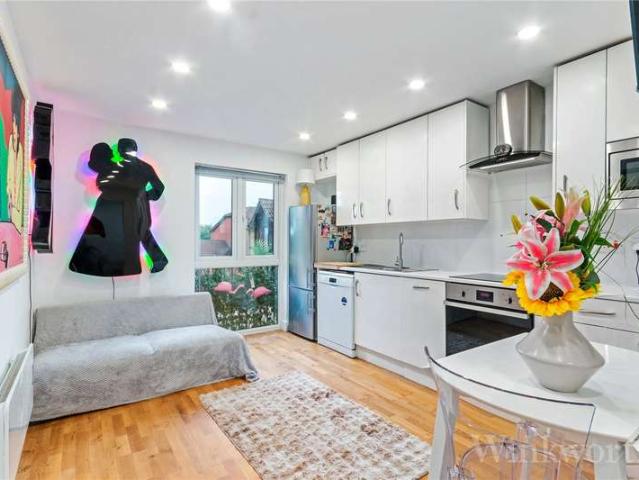 Flat for sale in London Borough of Lewisham, Greater London