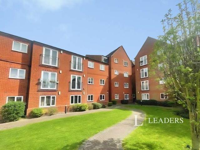 Flat for sale in Potters Corner, East Midlands