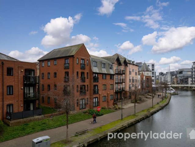 Flat for sale in Lakenham, East Bank