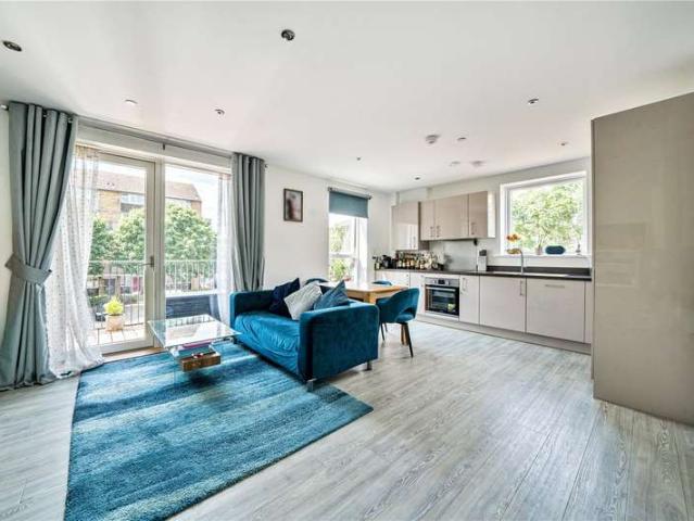 Flat for sale in London Borough of Ealing, Perivale