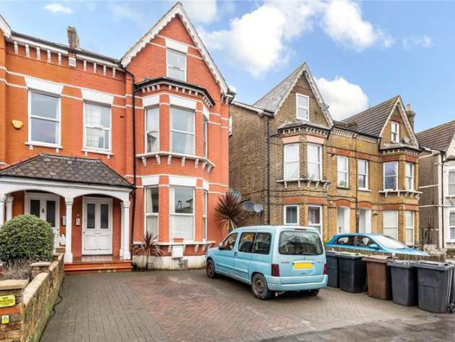 Flat for sale in London Borough of Croydon, Addiscombe