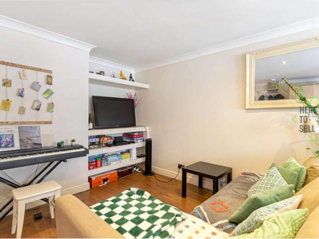 Flat for sale in Tower Liberty, Wapping