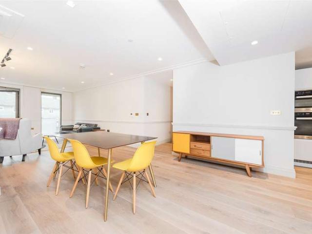 Flat for sale in Hammersmith, Greater London