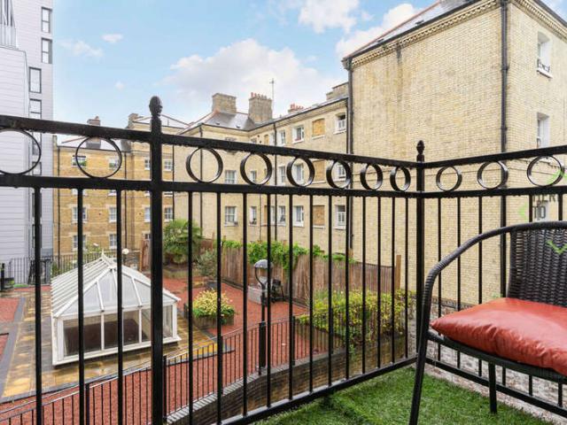 Flat for sale in Tower Liberty, Whitechapel