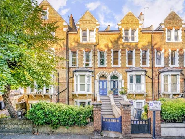 Flat for sale in Shacklewell, Greater London