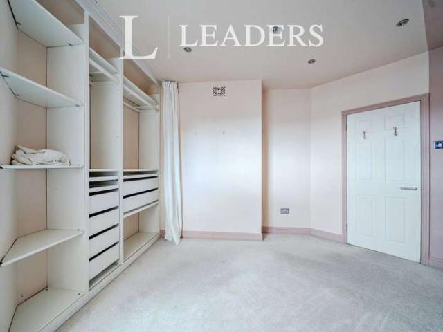 Flat for sale in Sandown Park, Kent