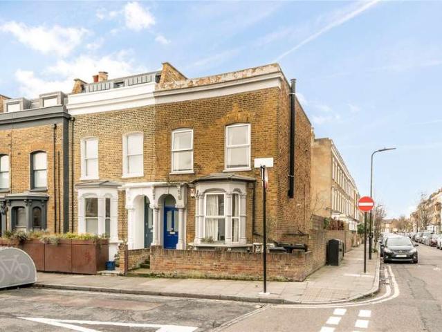 Flat for sale in Clapton Park, Greater London