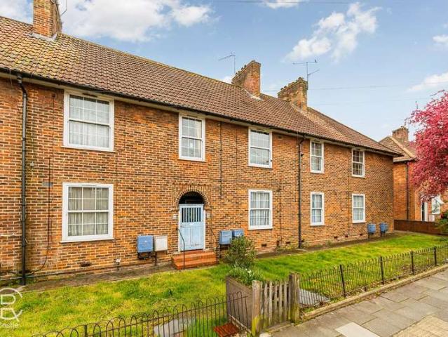 Flat for sale in London Borough of Ealing, Greenford