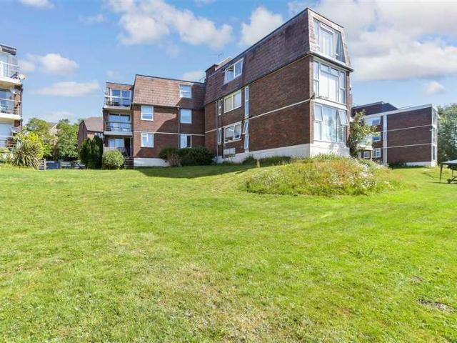 Flat for sale in Horsham, West Sussex