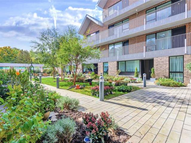 Flat for sale in Horsell, Woking