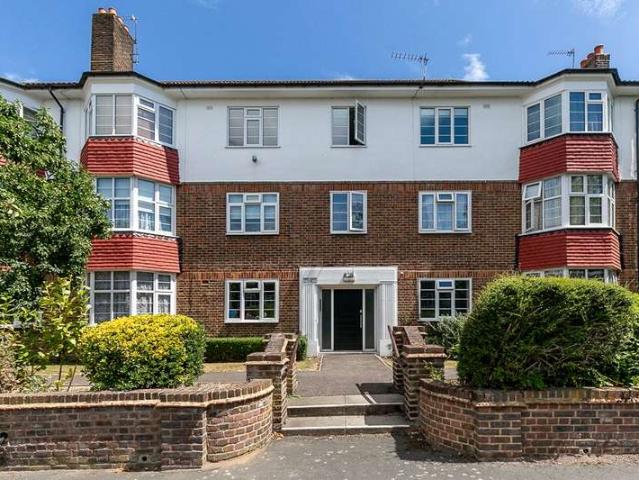 Flat for sale in London Borough of Croydon, Addiscombe