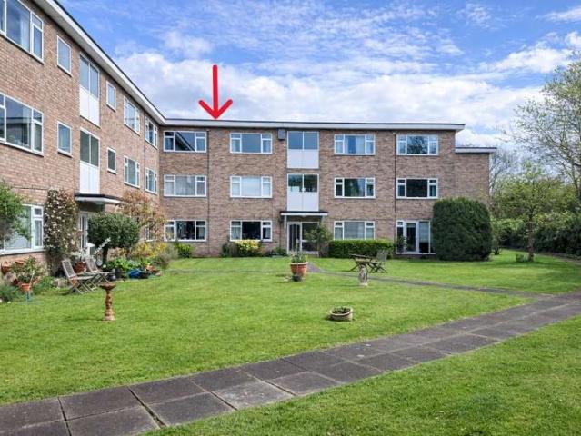 Flat for sale in Cliff Hill, Green Close
