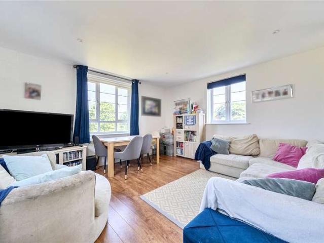 Flat for sale in Westborough, Surrey