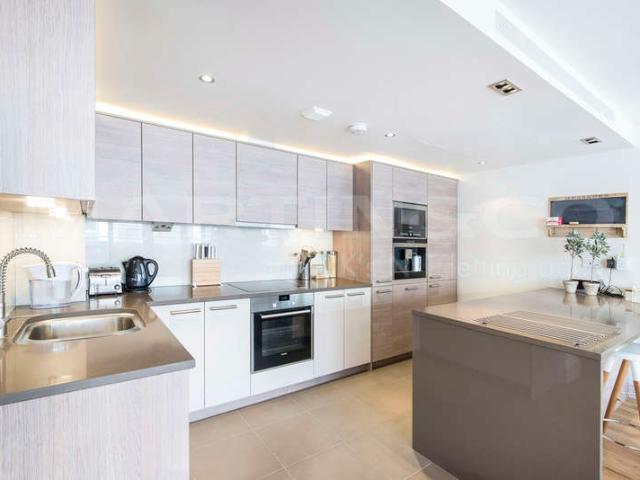 Flat for sale in Chelsea Creek, Fulham