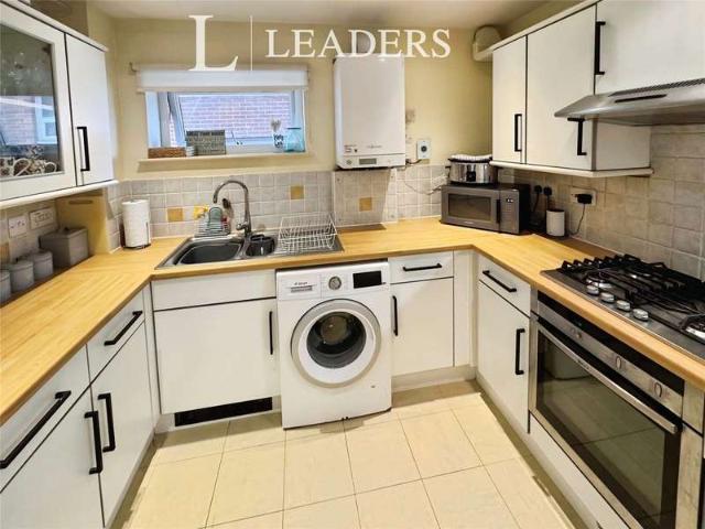 Flat for sale in Romford, Sandown Park