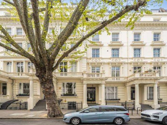 Flat for sale in Bayswater, Greater London