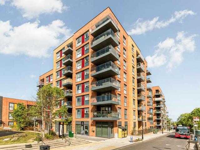 Flat for sale in London Borough of Ealing, Hanwell