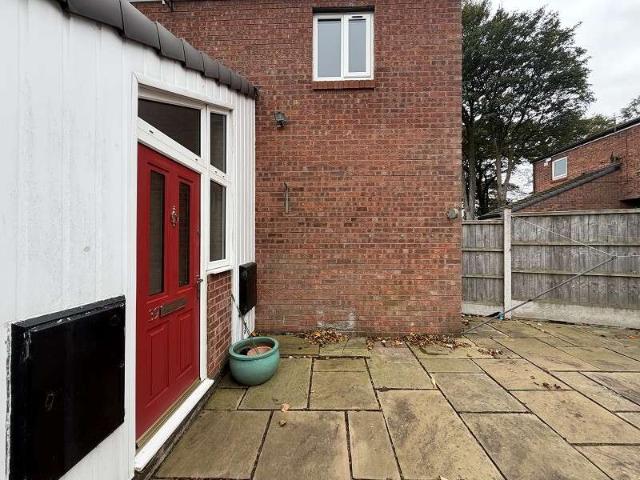 Flat for sale in Woolton, Calderstones