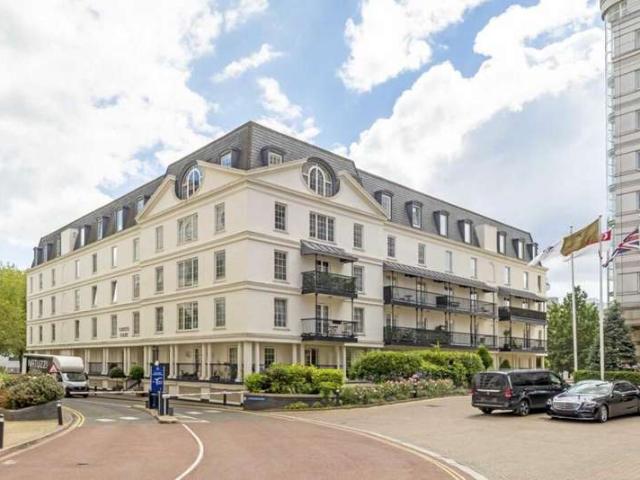 Flat for sale in Chelsea Harbour, Greater London