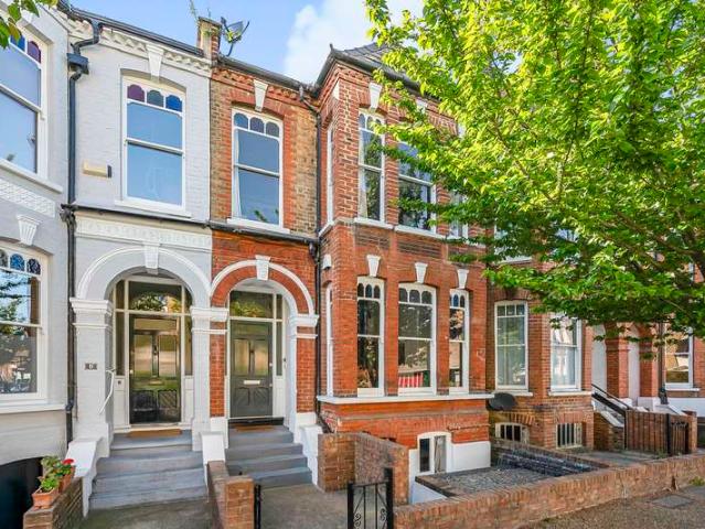 Flat for sale in Highbury, Greater London