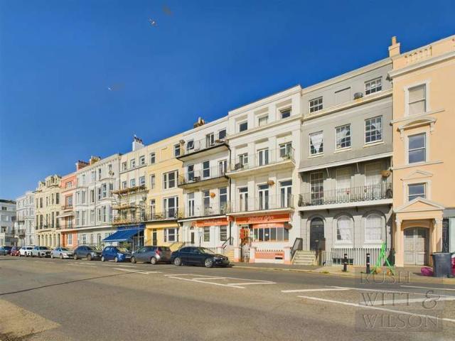 Flat for sale in Bohemia, Guestling Green