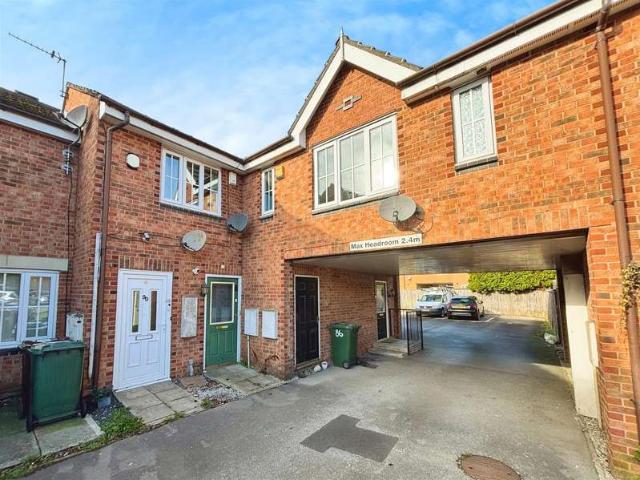 Flat for sale in Slack Side, West Yorkshire