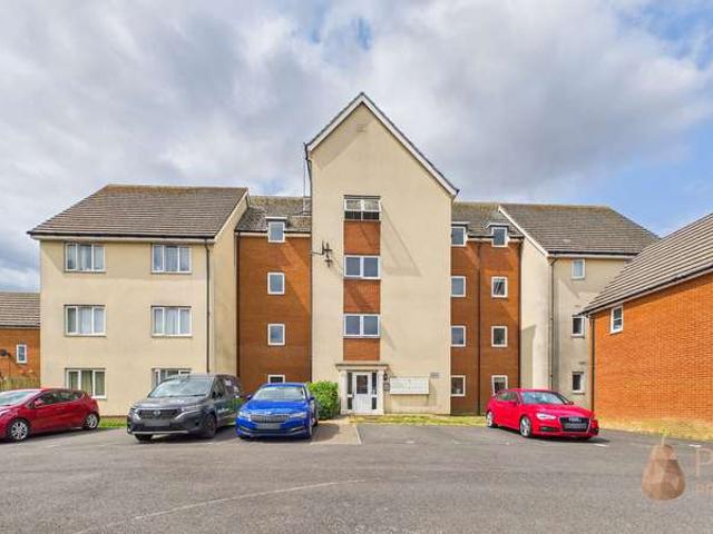 Flat for sale in Toddington, Clapham